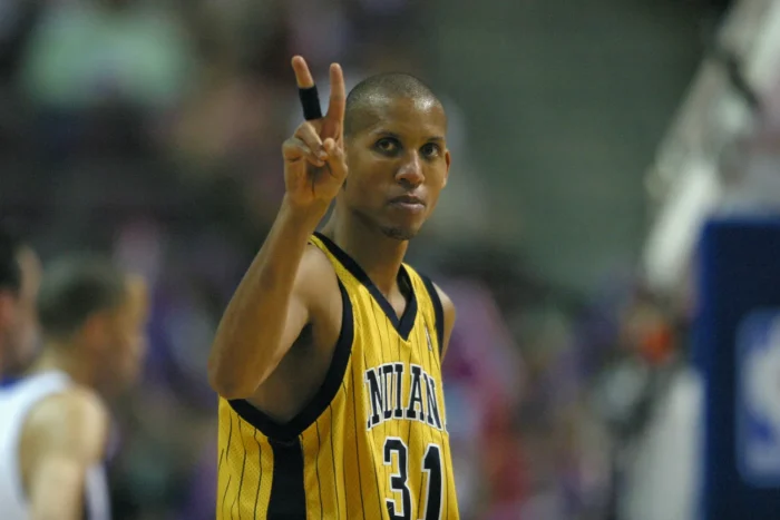 Reggie Miller Showing V Sign