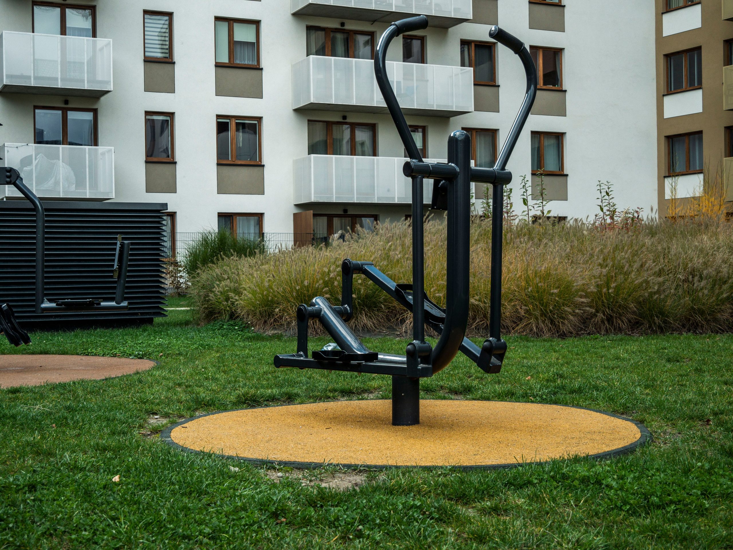 How to Design an Outdoor Training Area at Home: Layout, Flooring and Equipment
